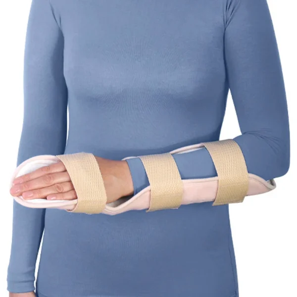 آتل اورژانسی مچ دست طب و صنعت مدل 30610 هنگام قرارگیری روی دست